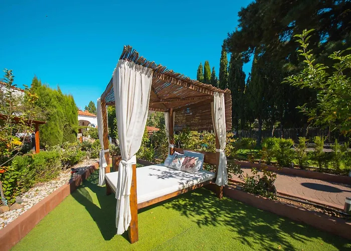 Rural El Refugio - Solo Adultos 3*